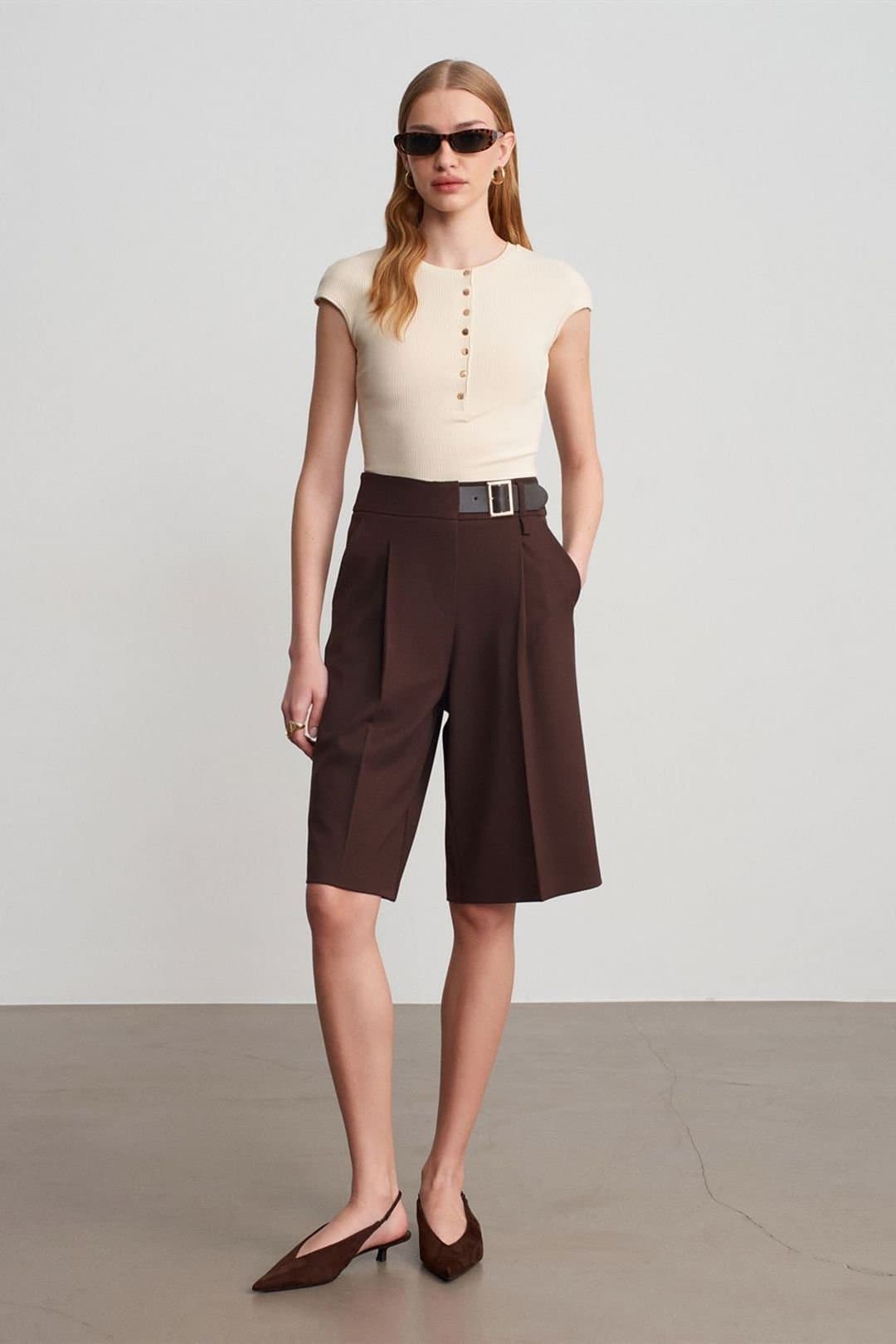 Dilvin Dilvin Women's High-Waist Wide-Leg Tailored Shorts With Belt in Chocolate