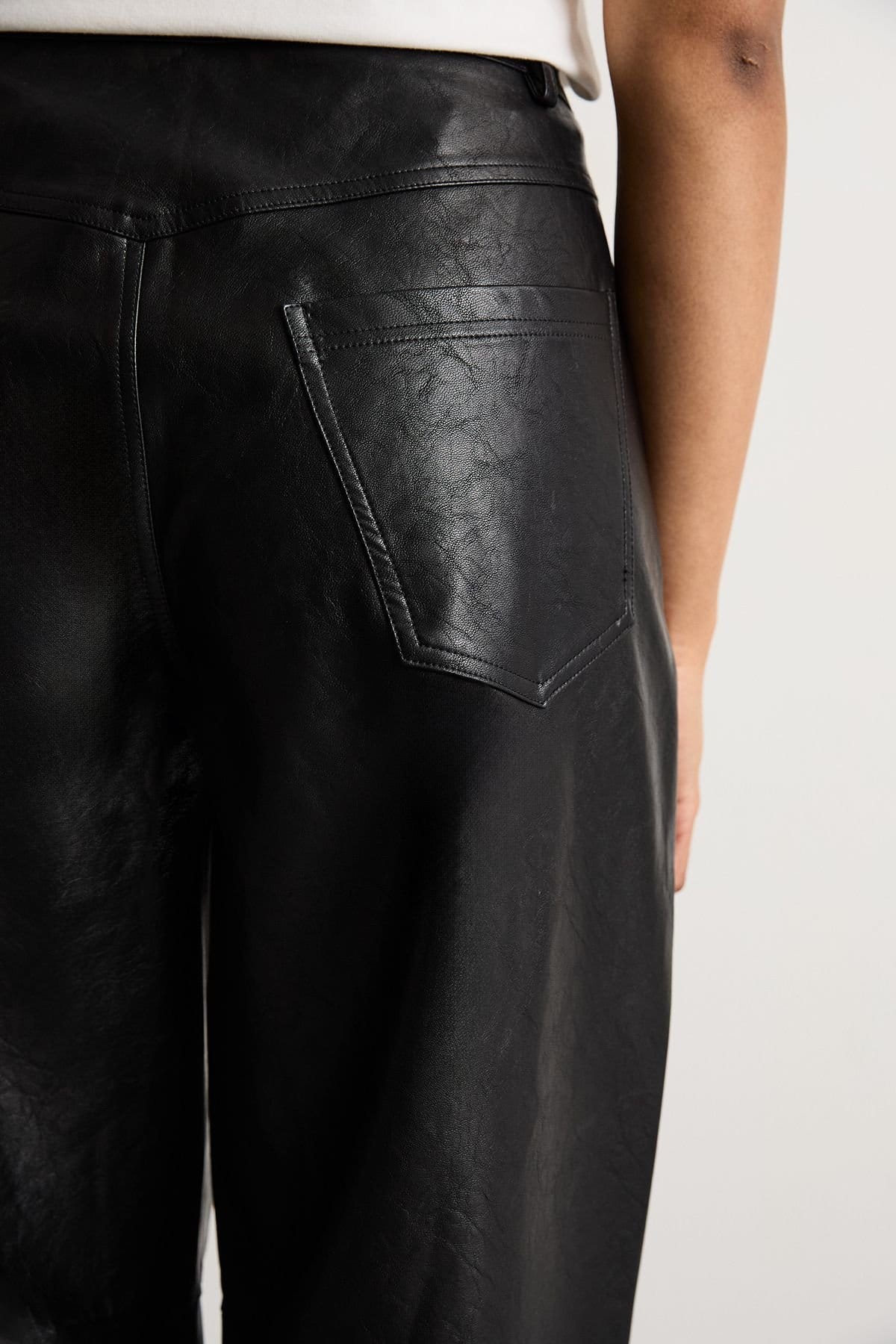 Warehouse Warehouse Women's Barrel Leg Faux Leather Trouser in Black - 4