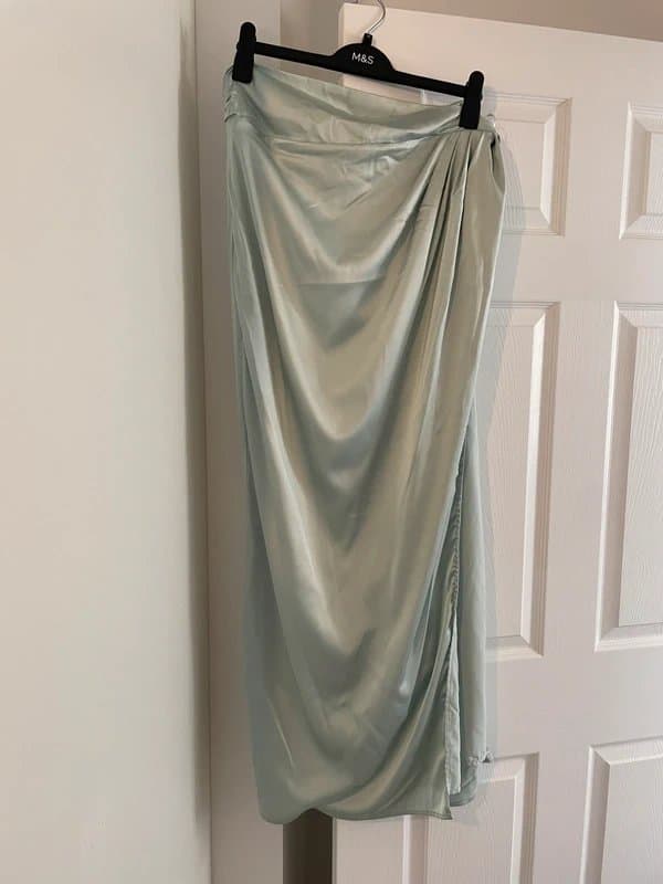 ASOS Yaura pale sea green maxi skirt size 20