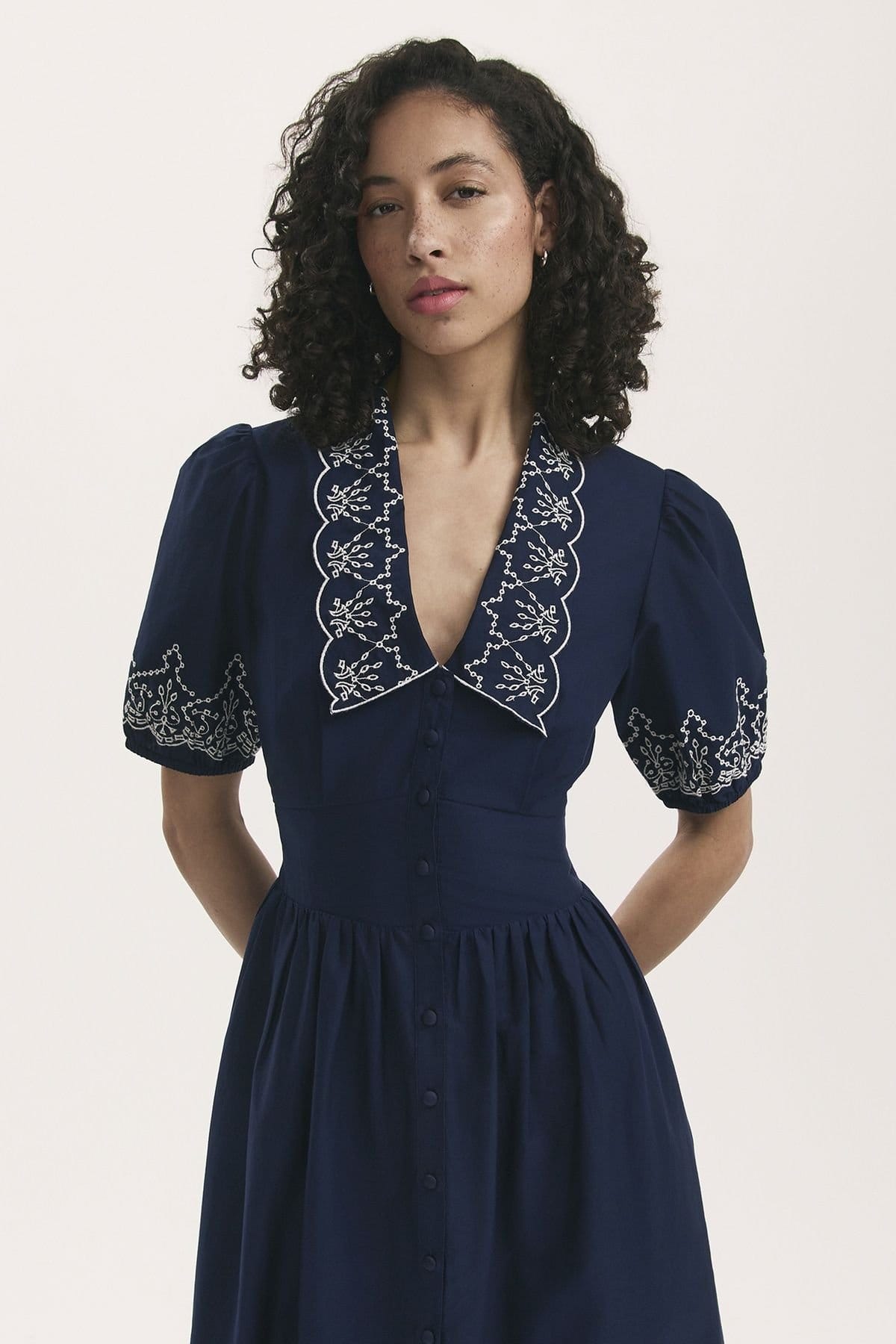 Finery London Finery London Women's Arianna Embroidered Cotton Midi Dress in Dark Navy - 4
