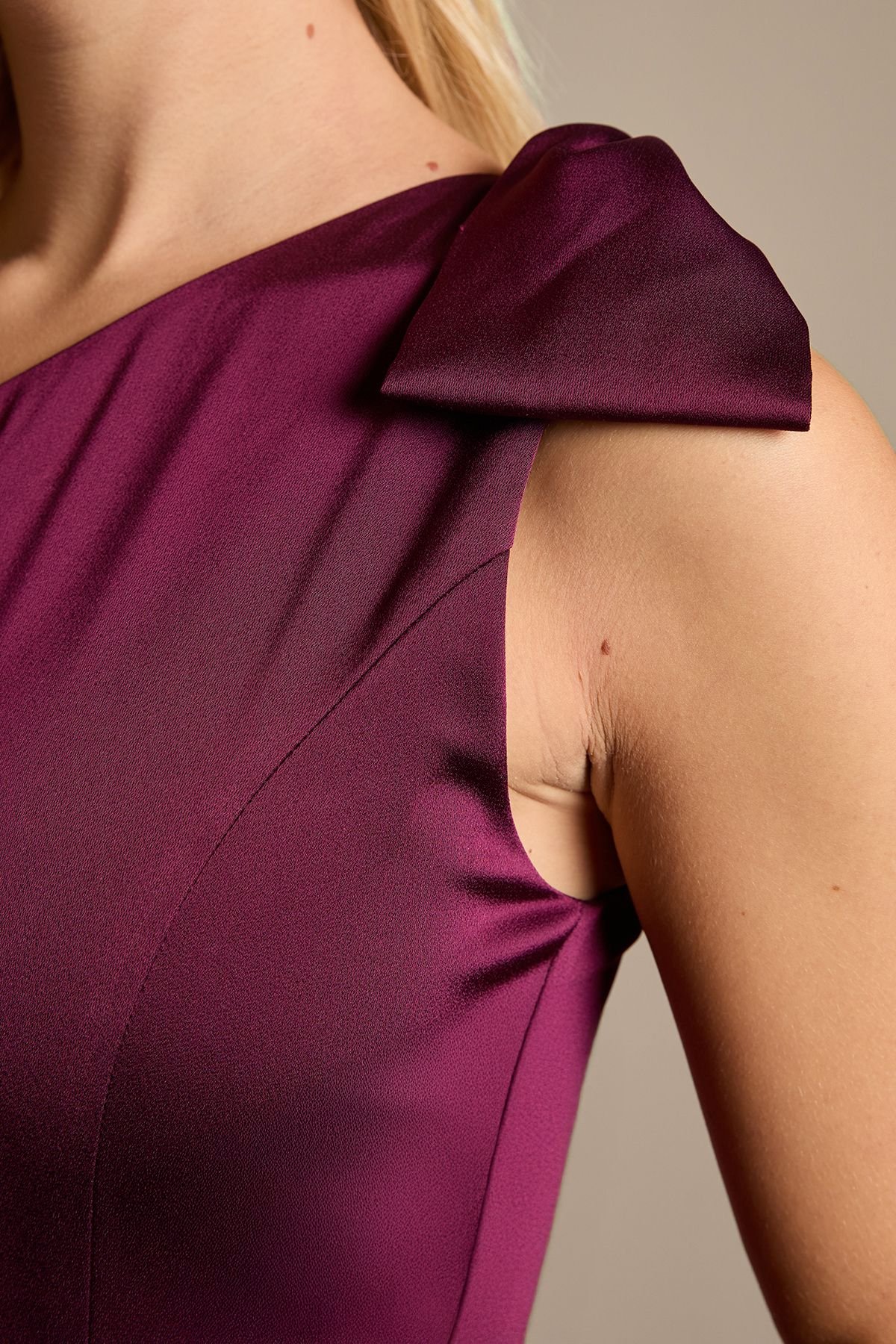 Coast Coast Women's Teen One Shoulder Bow Bridesmaid Dress in Fig - 4