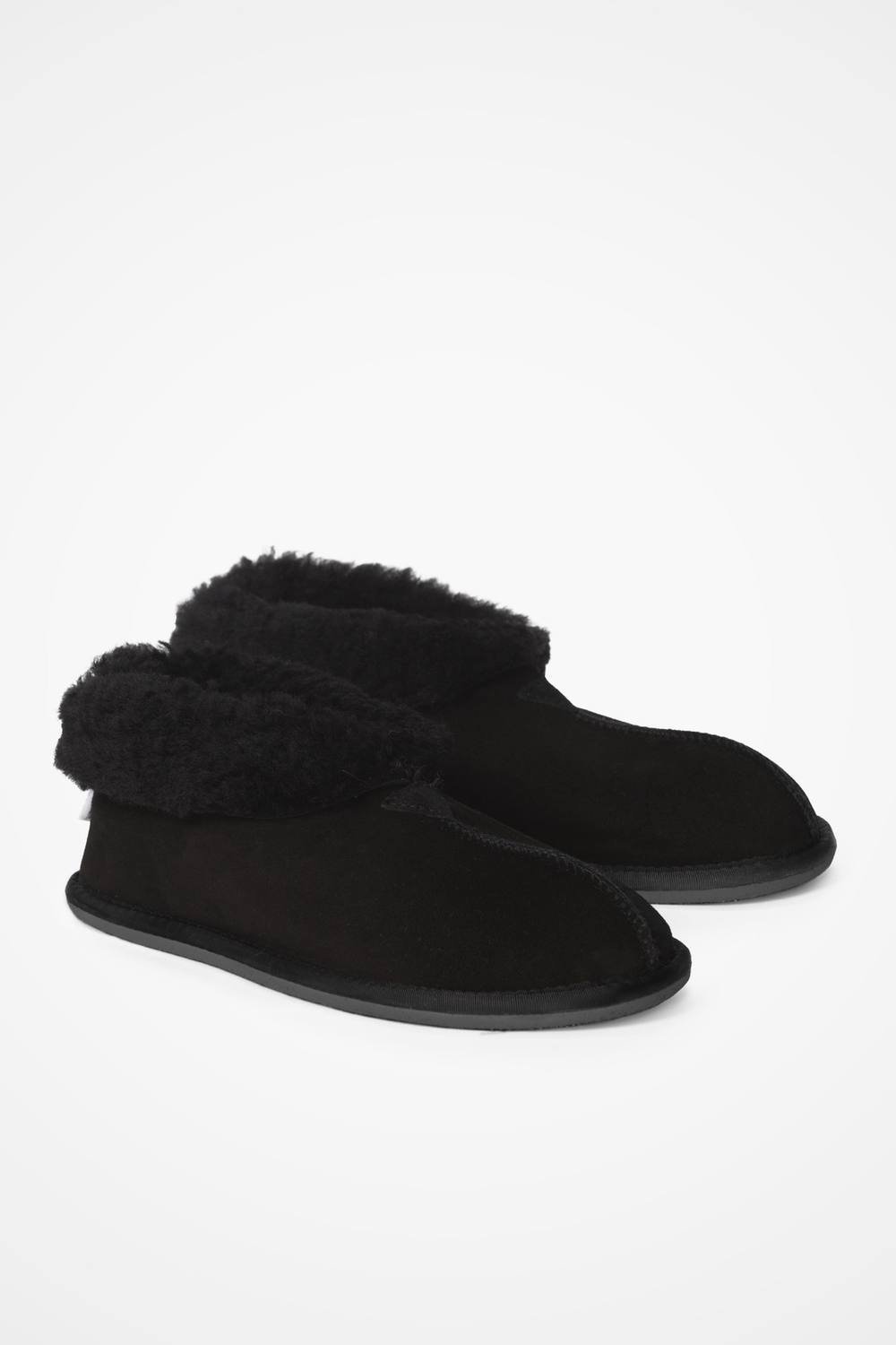 Celtic & Co Celtic & Co Men's British Shearling Bootee Slippers in Jet Black - 2