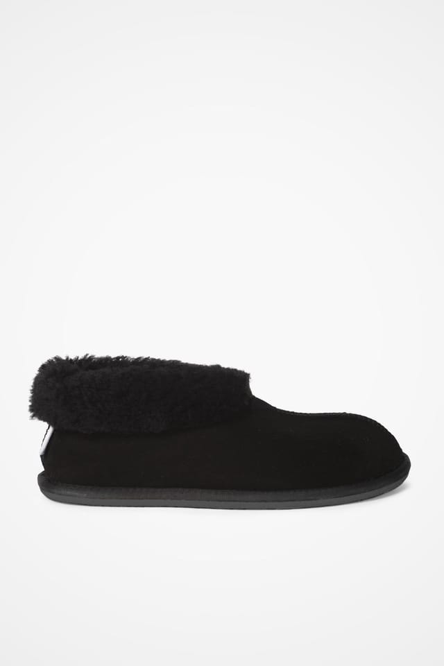 Celtic & Co Celtic & Co Men's British Shearling Bootee Slippers in Jet Black - 3