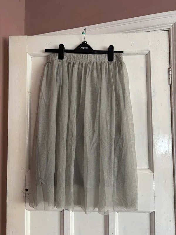 Topshop Topshop - Grey skirt, grey tulle overlay, size 12