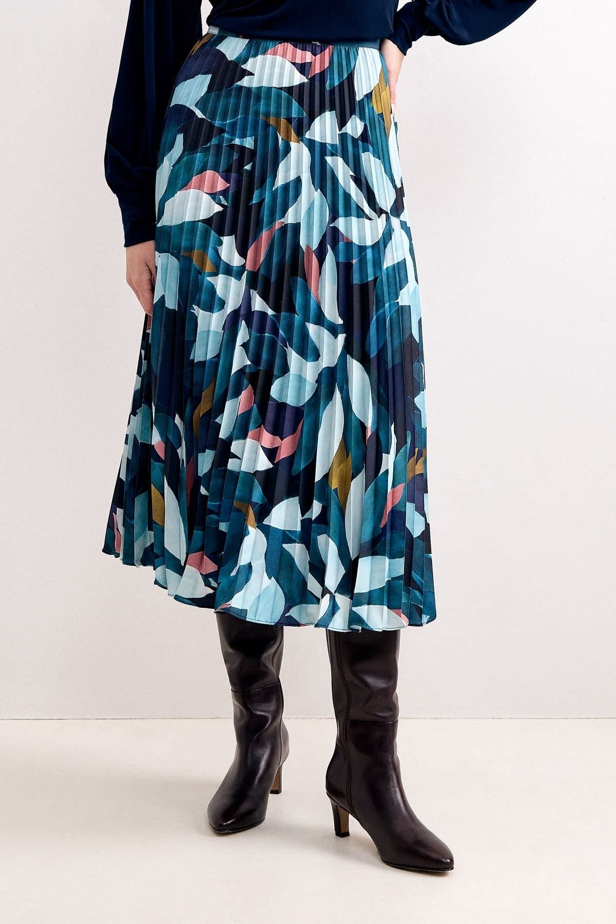 Phase Eight Phase Eight Women's Ebony Printed Midi Skirt in Turquoise