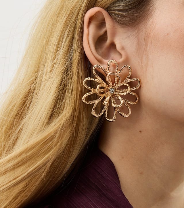 New Look Large Gold Tone Flower Cutout Stud Earrings New Look - 2