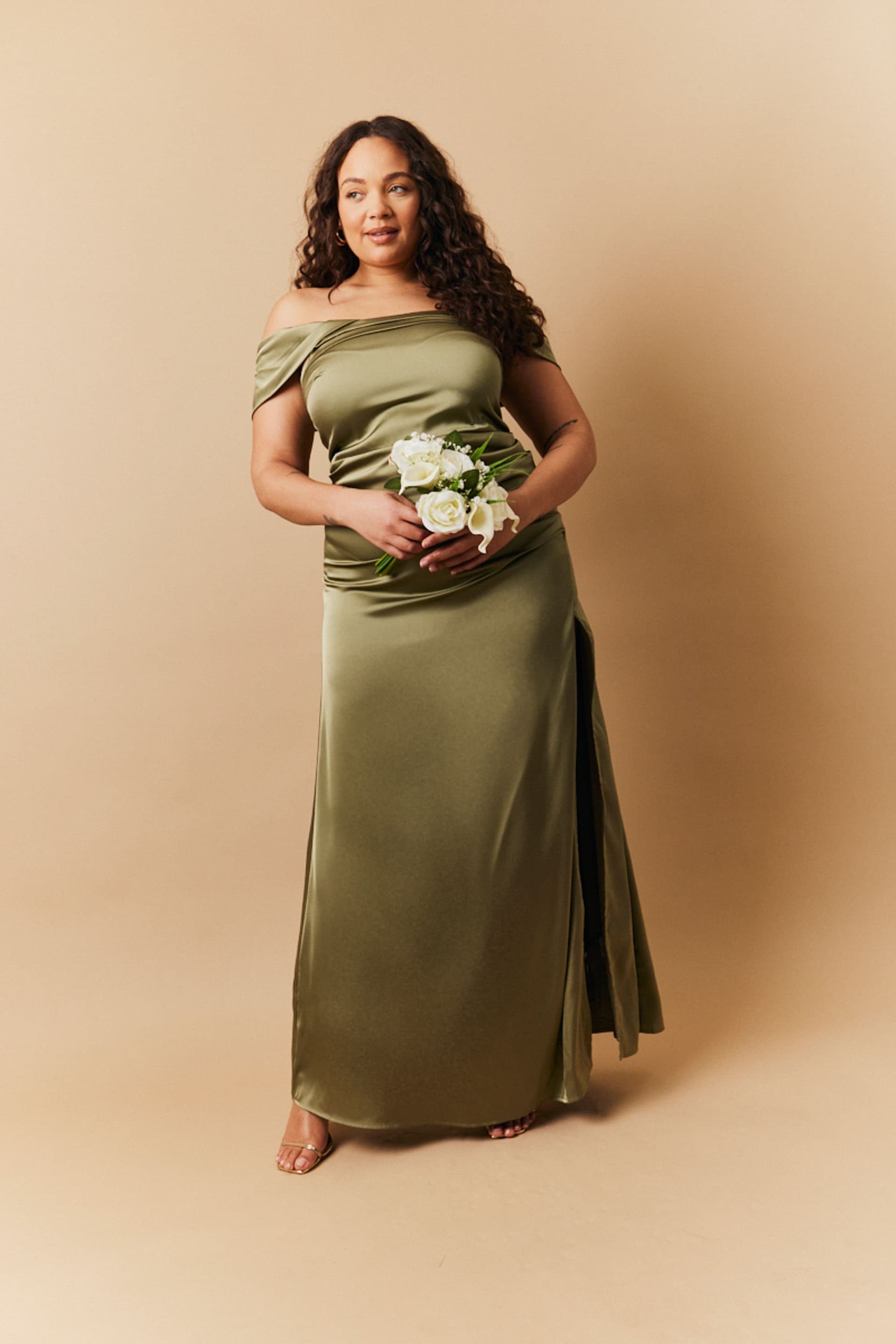 In The Style In The Style Women's Satin Bardot Ruched Maxi Dress in Green