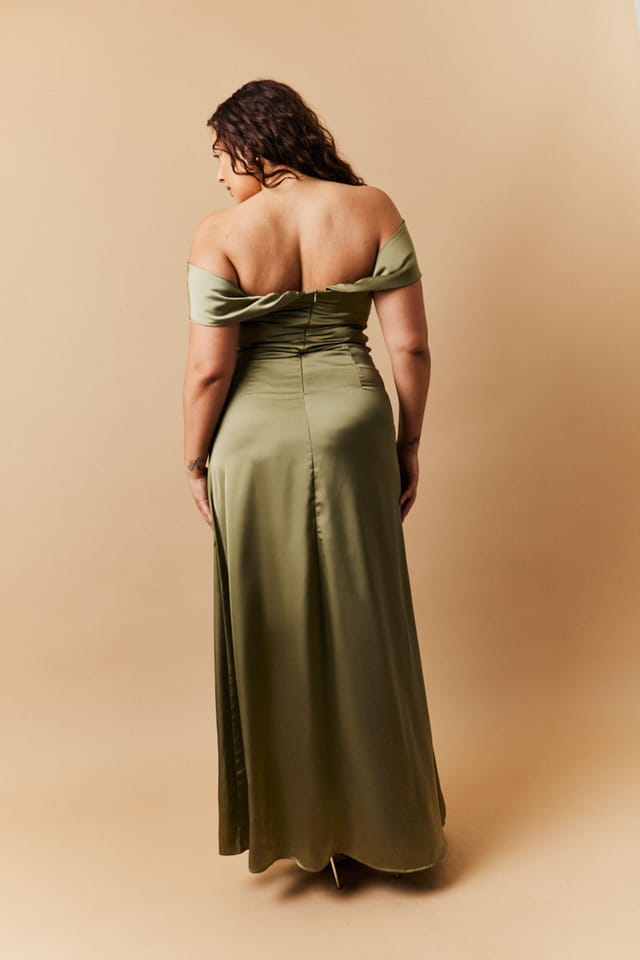 In The Style In The Style Women's Satin Bardot Ruched Maxi Dress in Green - 2