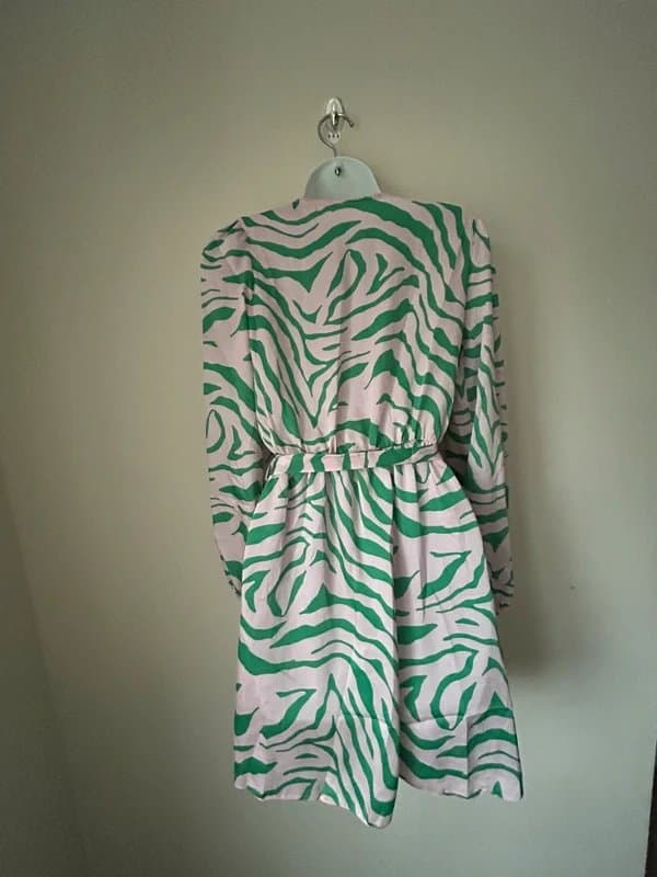 River Island * NEW * (shop floor) River Island Green Zebra print dress UK 8