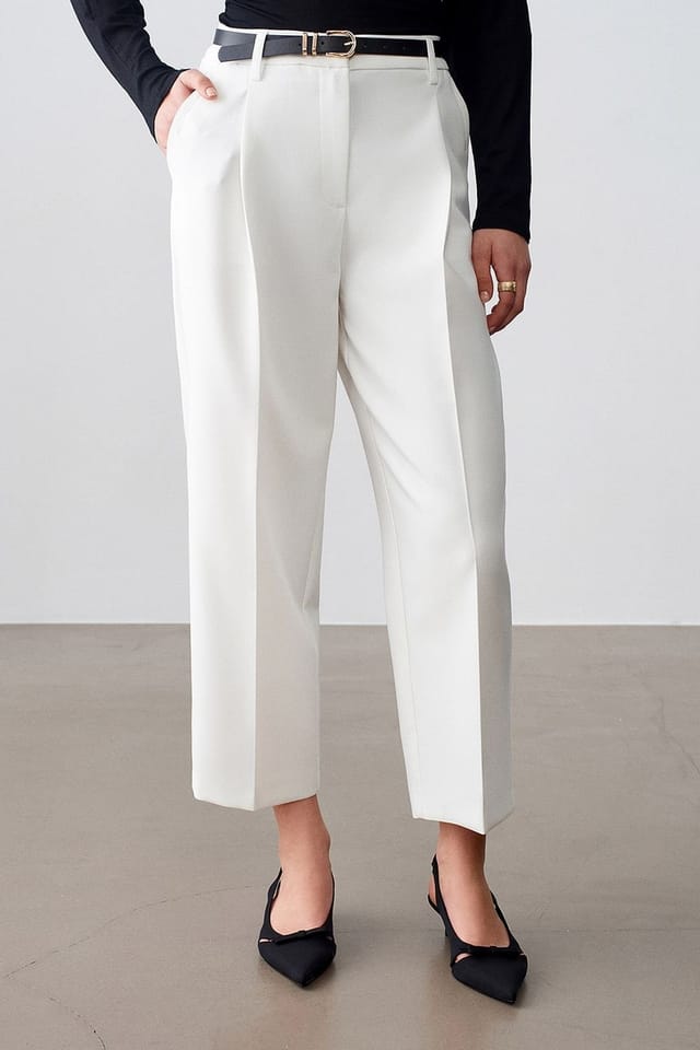 Dilvin Dilvin Women's Straight-leg Pleated Tailored Trousers in Off-White - 3