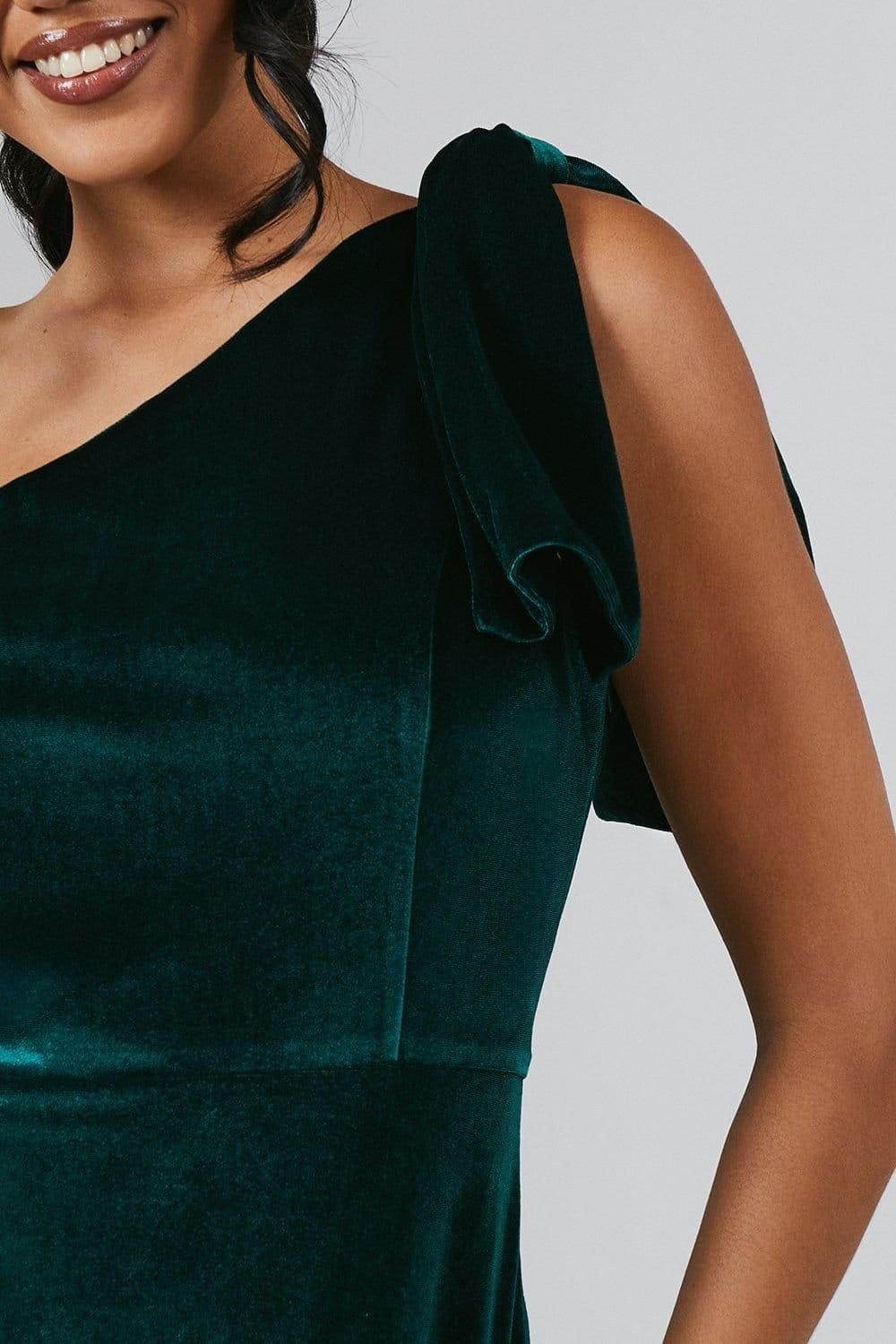 Coast Coast Women's Bow One Shoulder Velvet Bridesmaid Maxi Dress in Emerald - 4