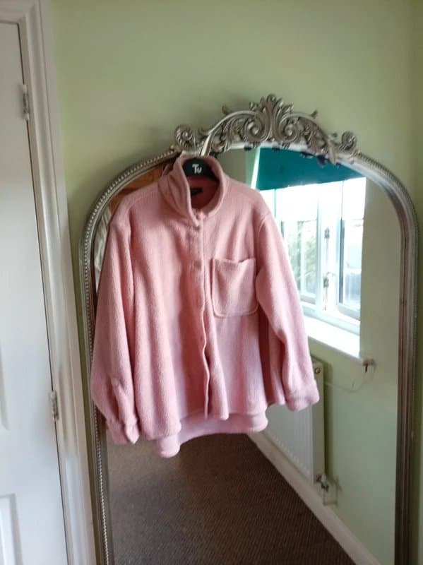 The Unbranded Brand Ladies size medium pink fleece shacket jacket