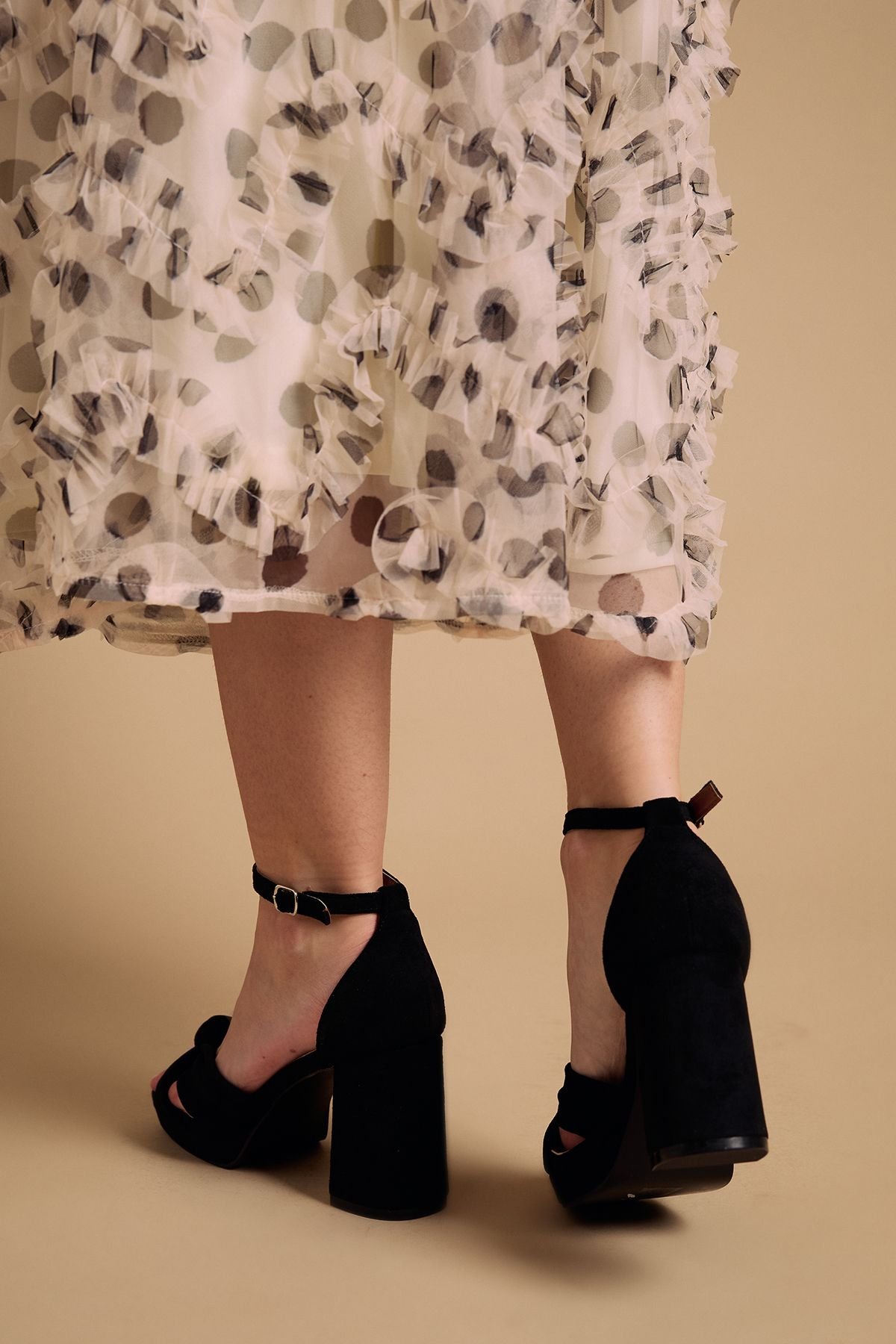 Oasis Oasis Women's Narina Faux Suede Knotted Platform High Block Heel Sandals in Natural Black - 4