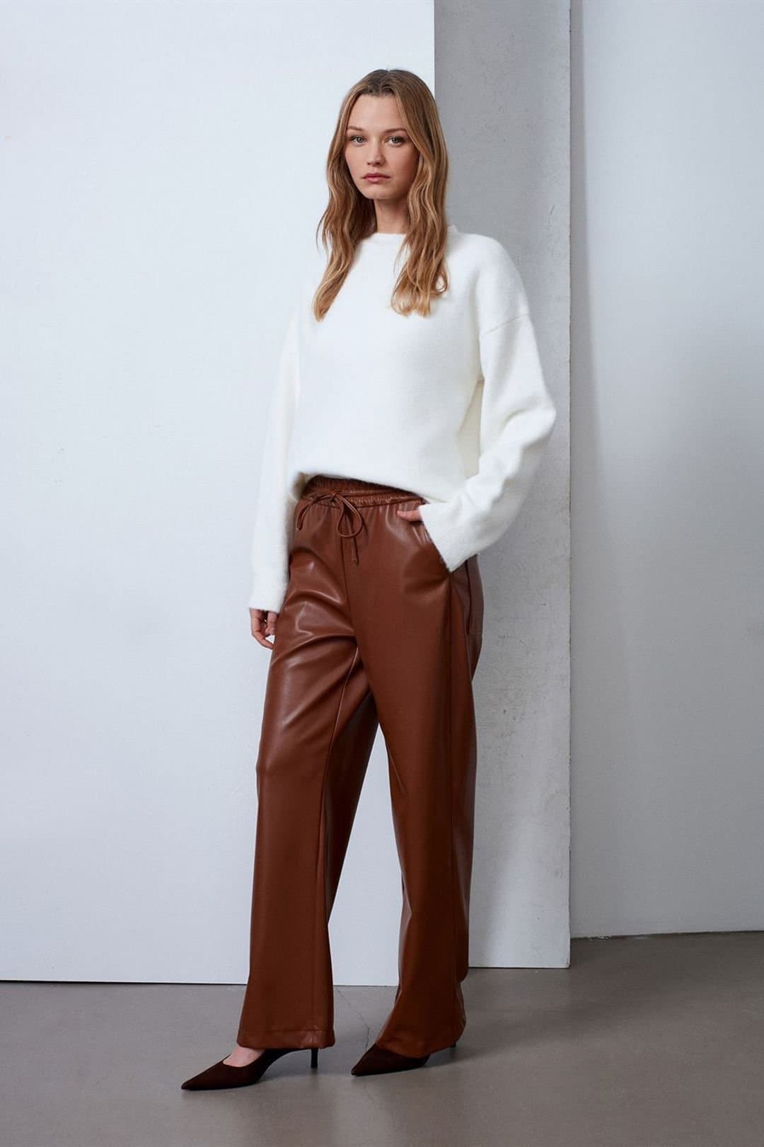 Dilvin Dilvin Women's Women's Wide-Leg Faux Leather Trousers in Brown