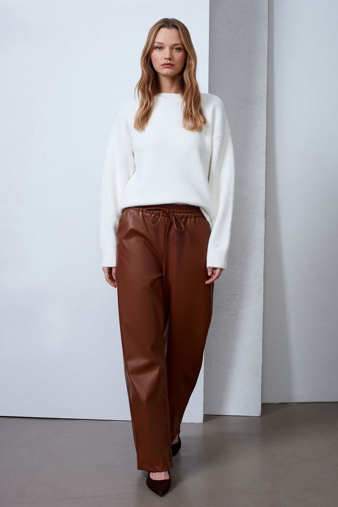 Dilvin Dilvin Women's Women's Wide-Leg Faux Leather Trousers in Brown - 4