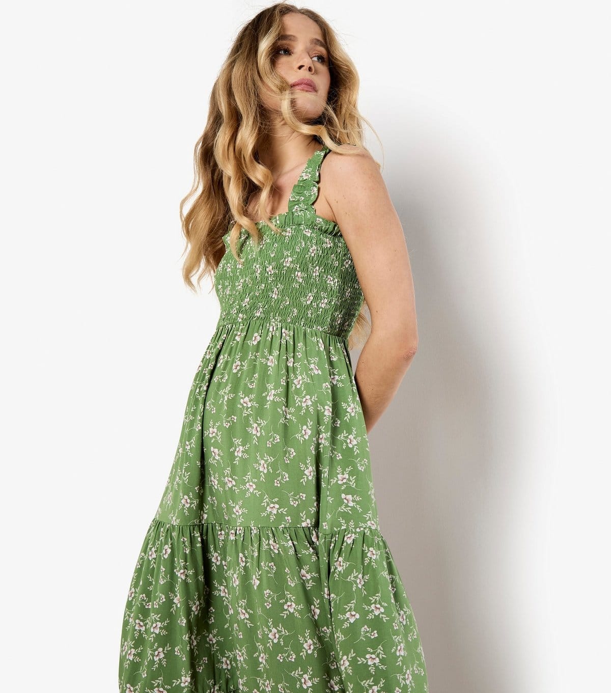 Apricot Women's Green Floral Print Tiered Midi Dress Apricot New Look - 4