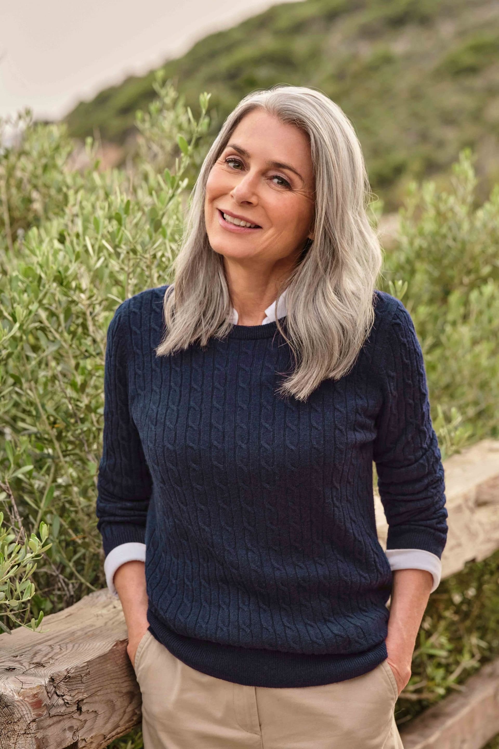 WoolOvers WoolOvers Women's Cashmere Merino Cable Crew Neck Jumper in Dark Navy