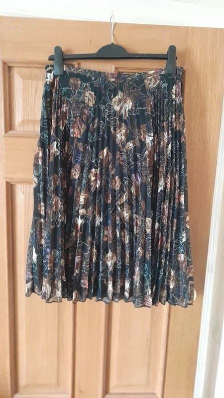 Topshop Topshop pleated patterned chiffon skirt size 14