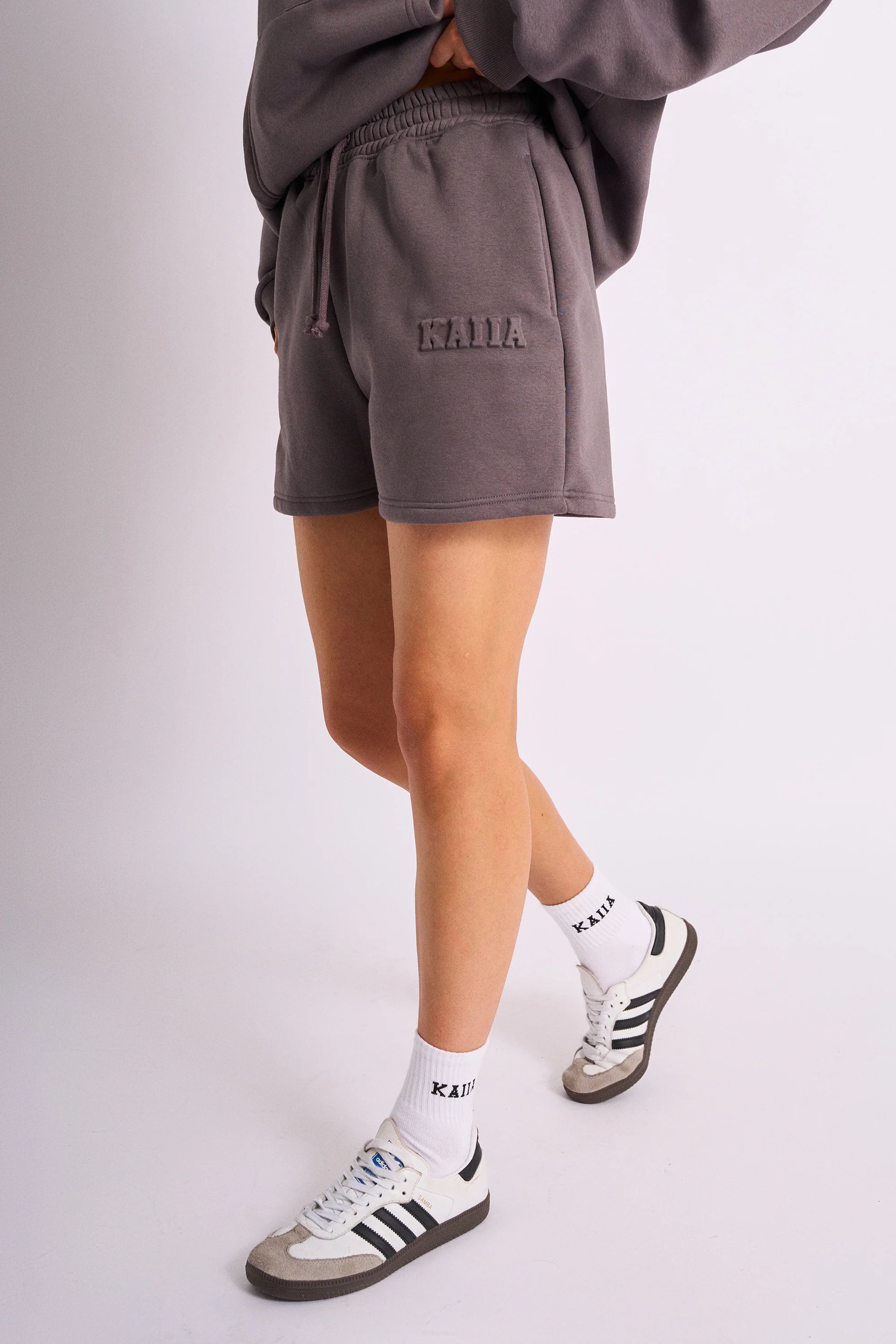 Kaiia Kaiia Embossed Logo Sweat Shorts Dark Grey - 2