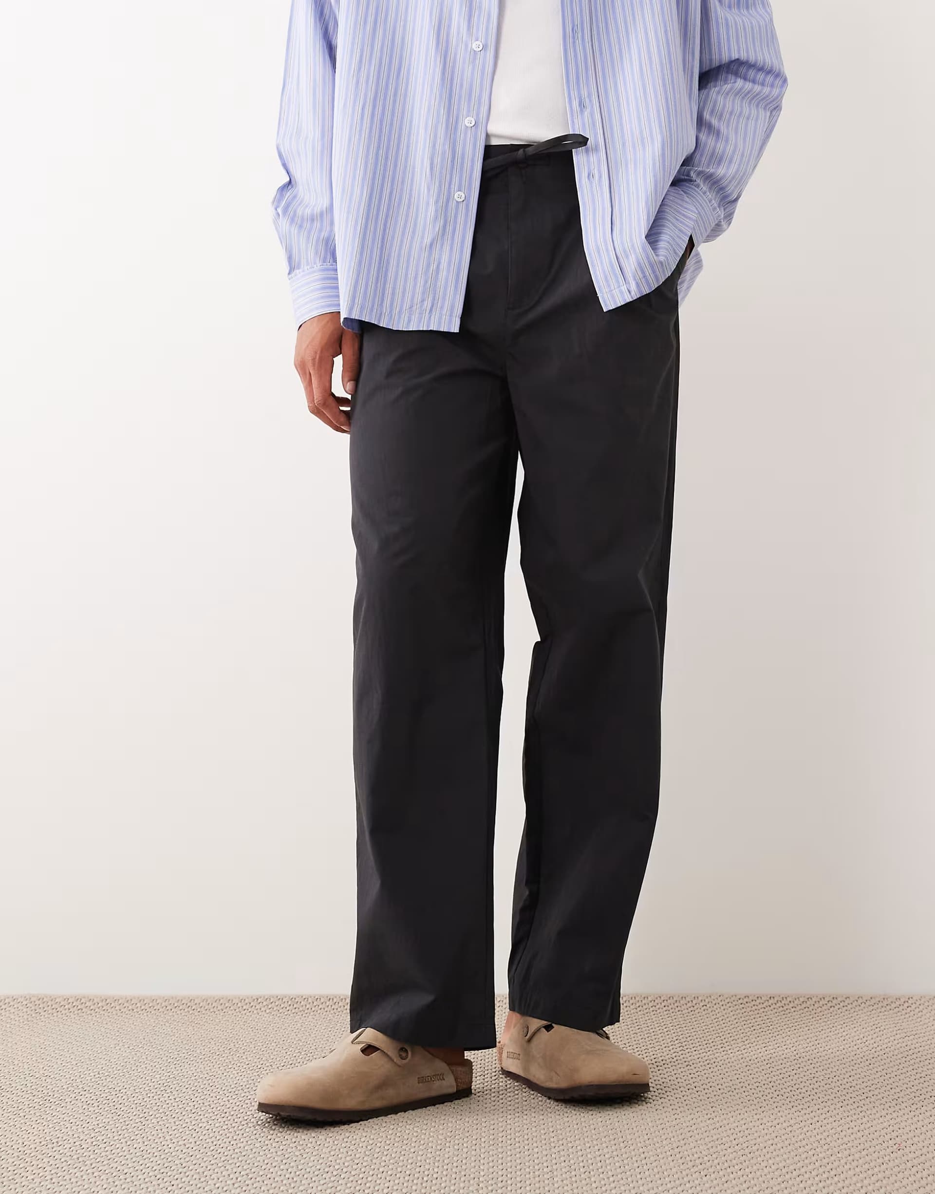 ASOS ASOS DESIGN loose straight elasticated trouser with pleat in black