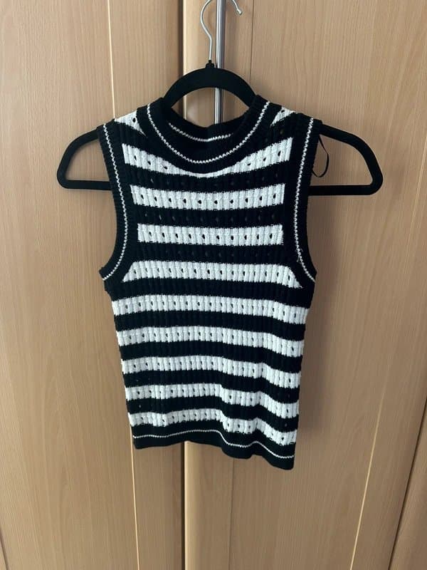 New Look Cropped Knitted Vest
