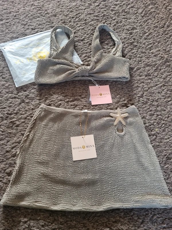 Moda Minx Moda Minx stone scrunch knot-front top with matching scrunch starfish skirt size M/L - 1