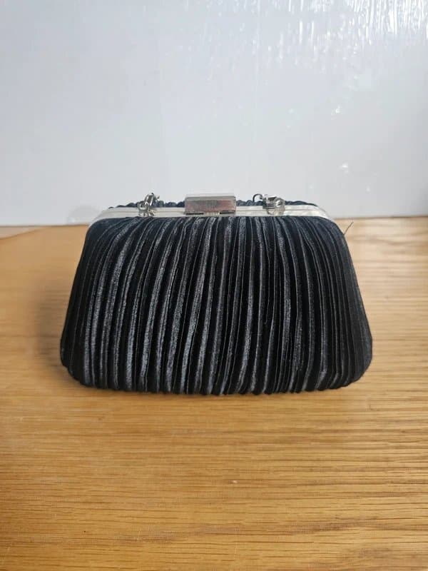New Look Cute black clutch bag