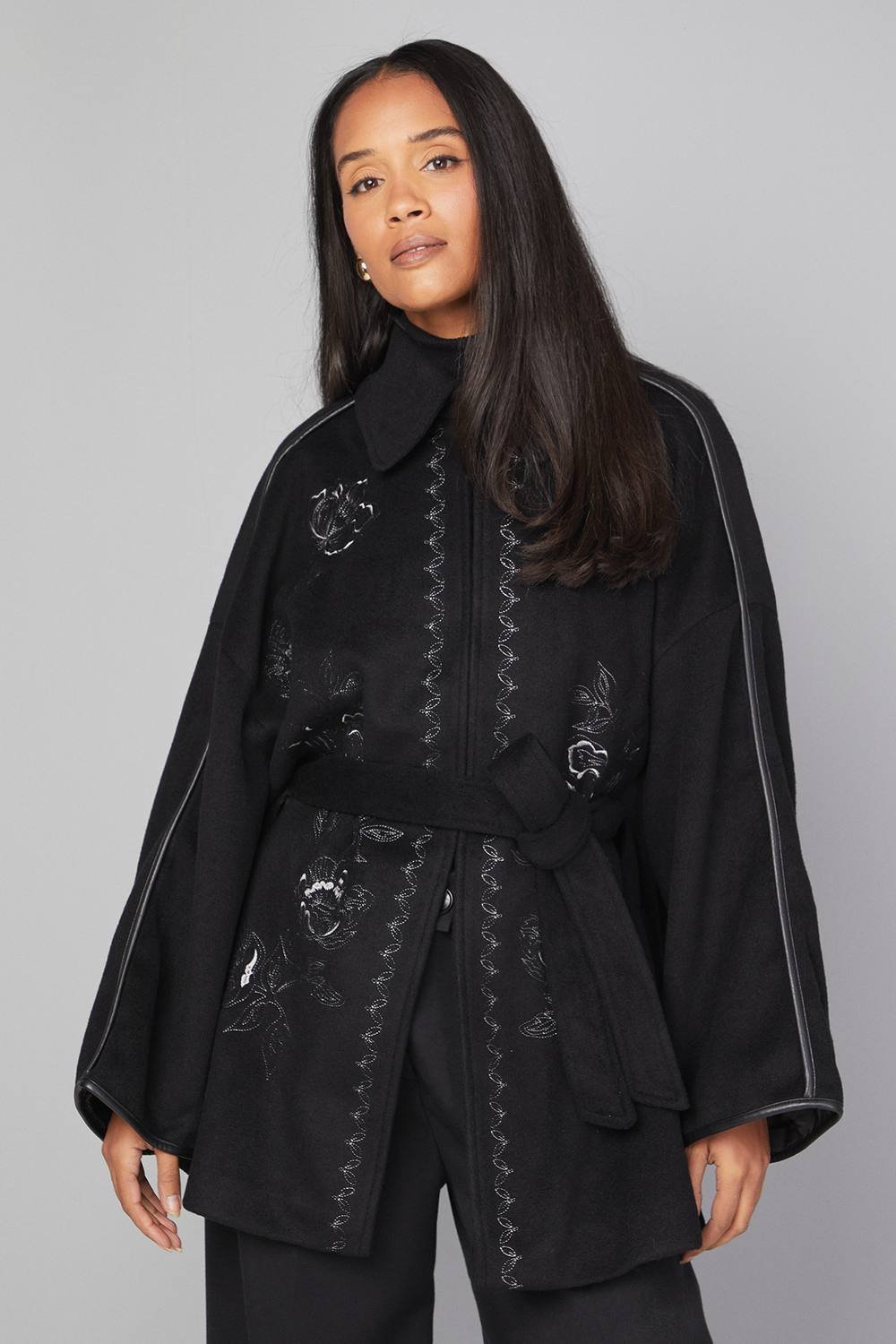 Wallis Wallis Women's Embroidered Cape Coat in Black - 2