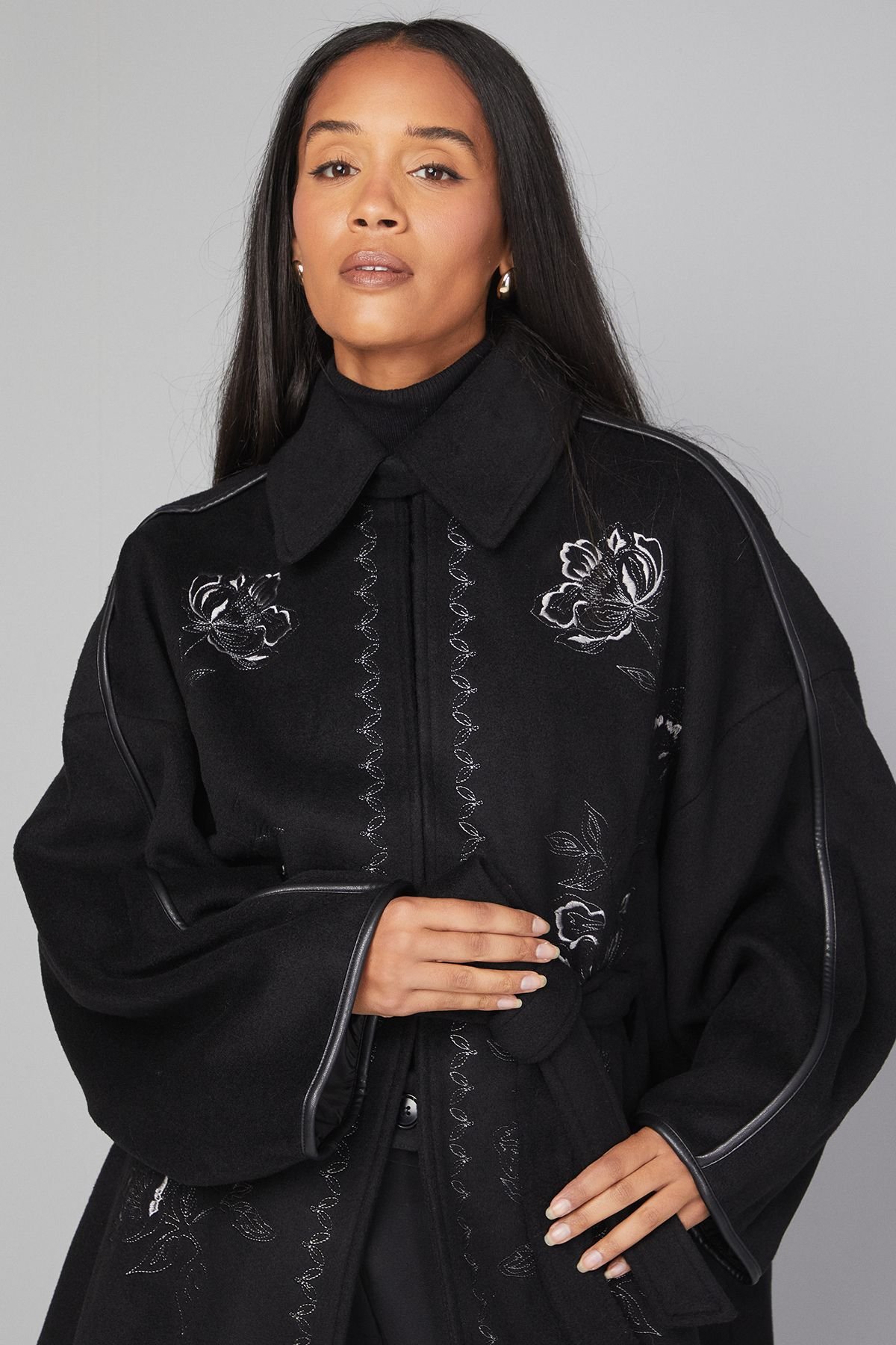 Wallis Wallis Women's Embroidered Cape Coat in Black - 4