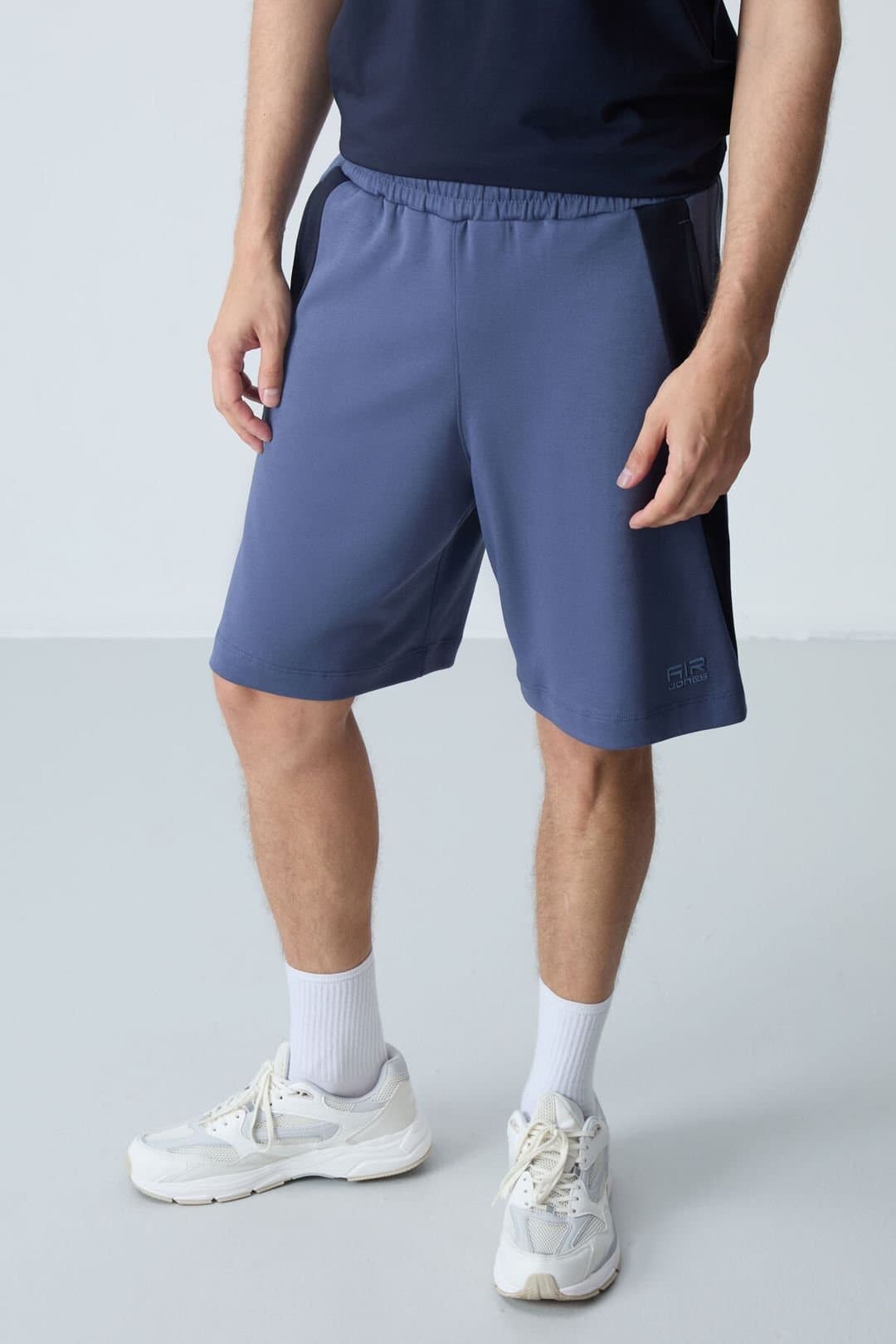 Tommy Life Tommy Life Men's Cotton Blend Sweat Shorts in Mid Navy