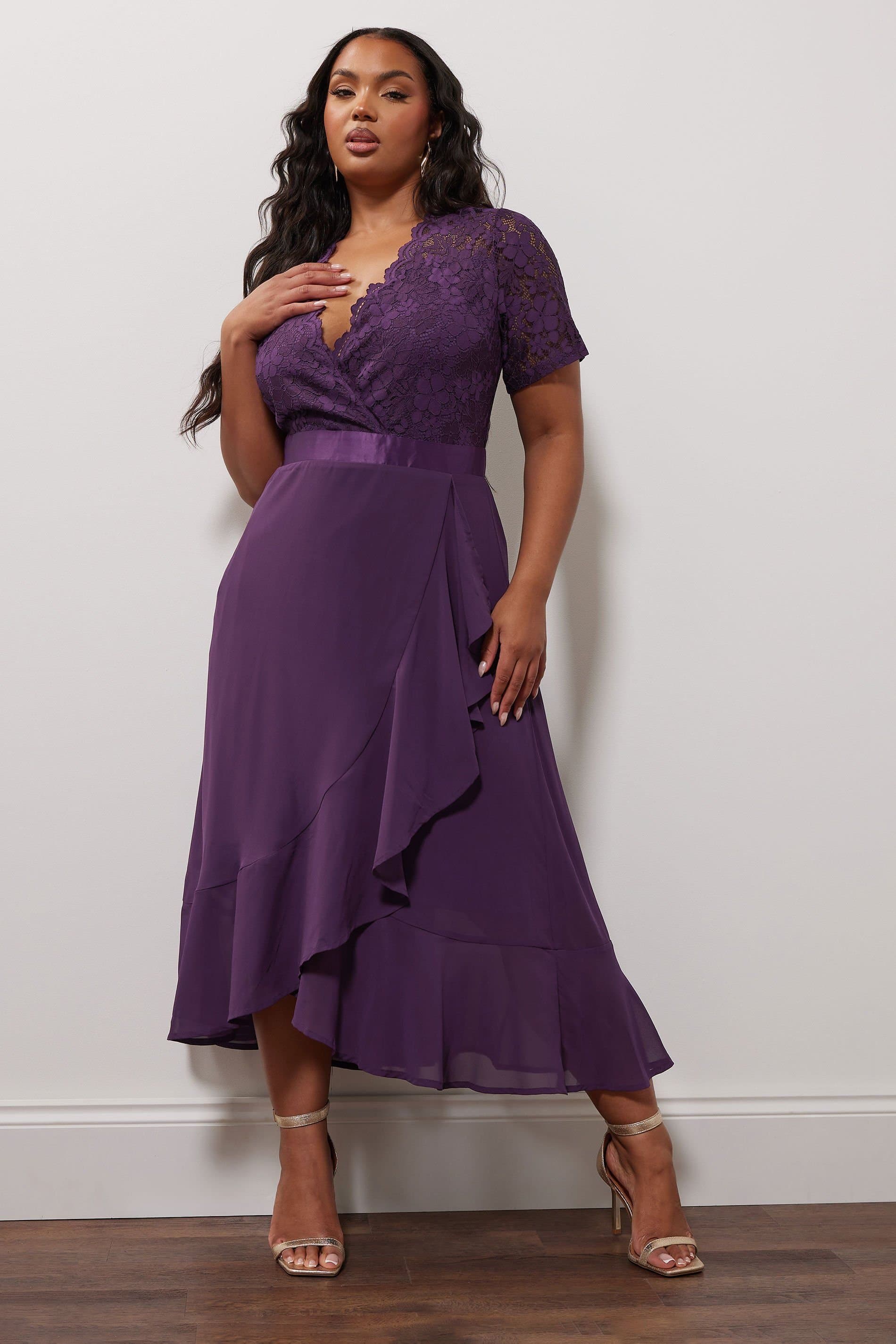 Yours Yours Women's Lace Occasion Midi Dress in Purple