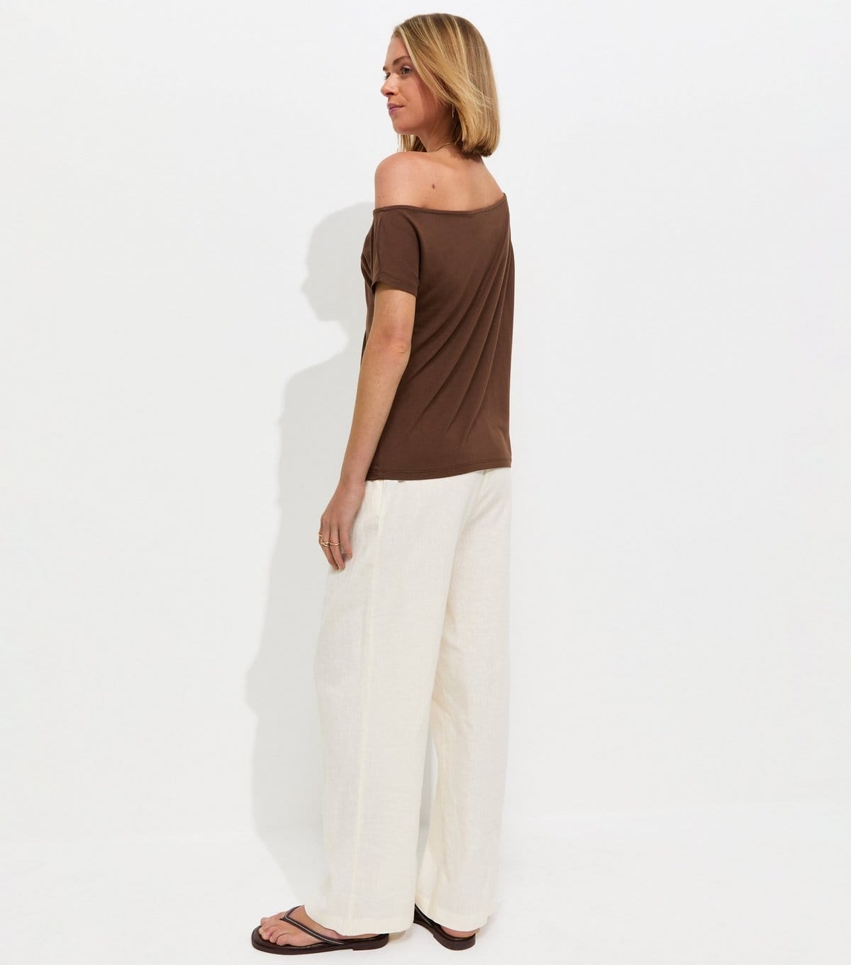 New Look Women's Dark Brown Off The Shoulder T-Shirt New Look - 4