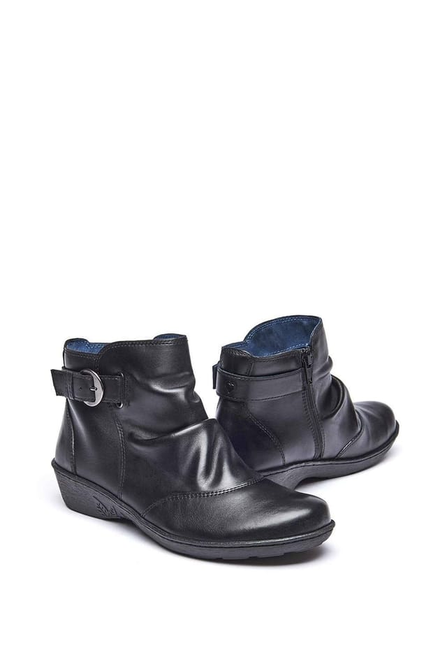 Moshulu Moshulu Women's 'Bourbon 2' Slouchy Leather Ankle Boots in Black - 2