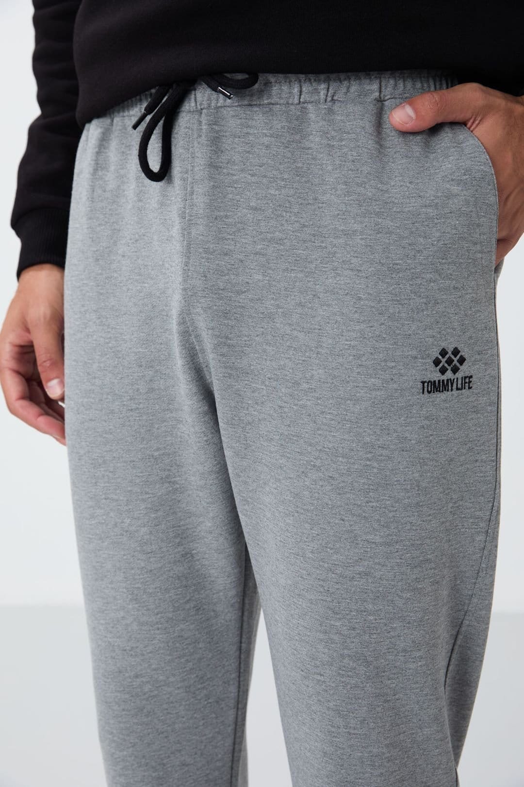 Tommy Life Tommy Life Men's Regular-Fit Cotton Blend Sweatpants in Grey - 4