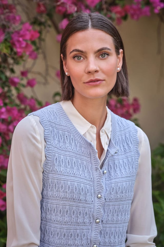 Pure Collection Pure Collection Women's Cotton Scallop Waistcoat in Light Blue - 2