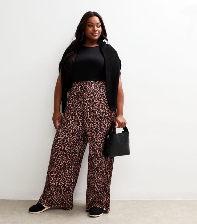 New Look Women's Plus Size Brown Leopard Print Textured Wide Leg Trousers Curves New Look - 3