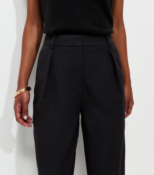 New Look Women's Black Tailored Tapered Leg trousers New Look - 2