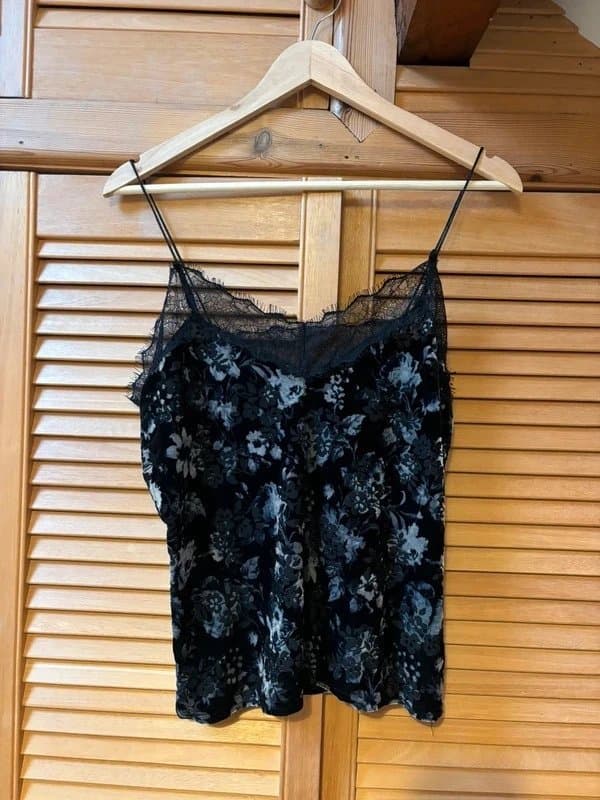 New Look Velvet top with lace