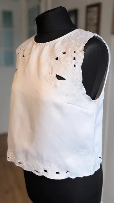 Topshop Topshop White Embroidered Cut-Up Crop Top Size 10