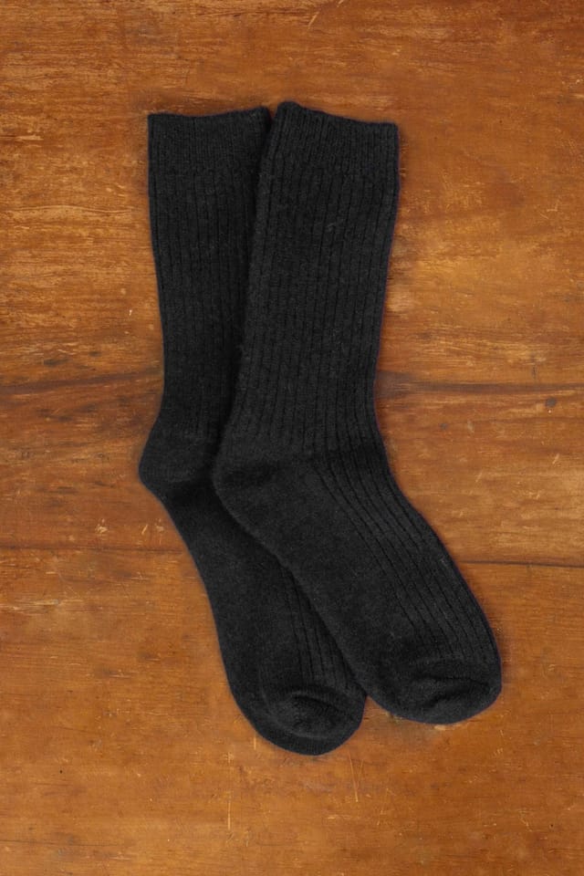 WoolOvers WoolOvers Men's Mens Cashmere Merino Bed Sock in Black - 2