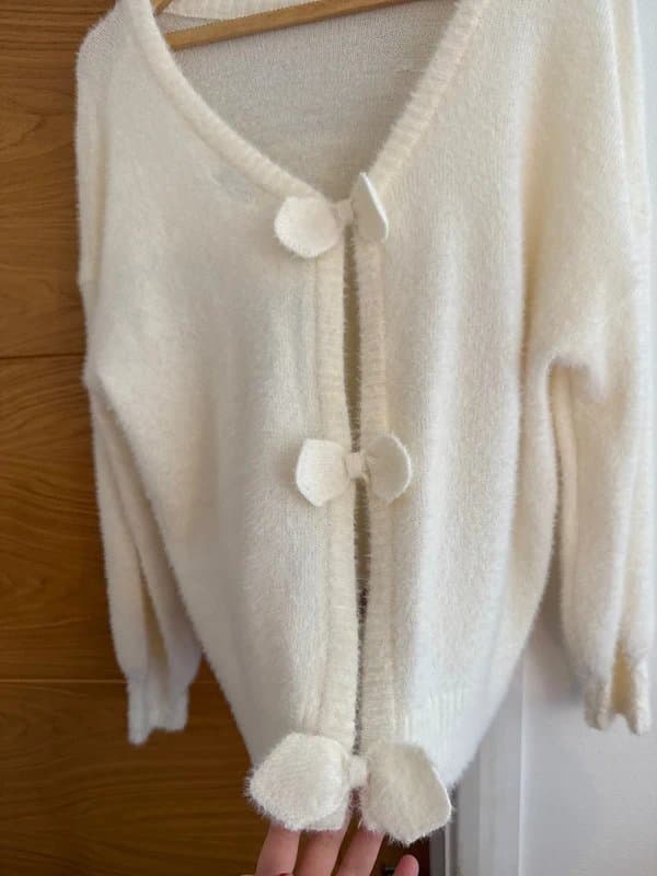 ASOS Only ASOS Cream Fluffy Fuzzy Knitted Bow Back V-Neck Jumper / Sweater