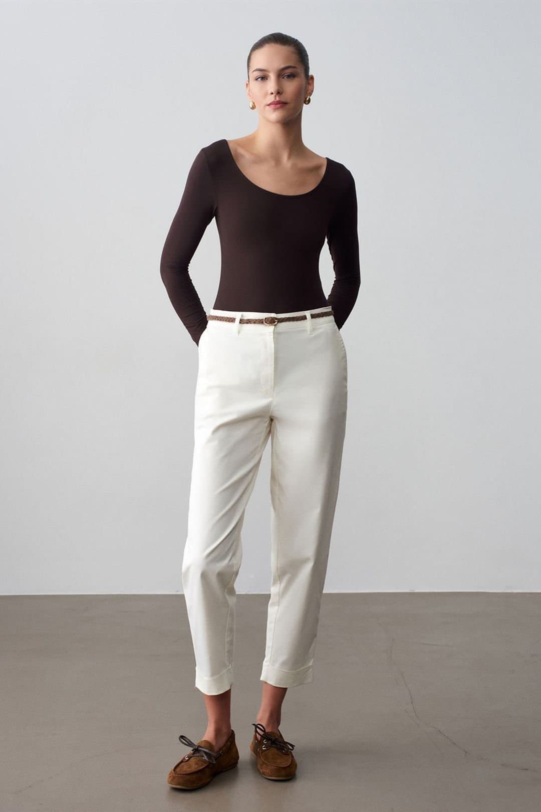 Dilvin Dilvin Women's Belted Straight-Leg Gabardine Chinos in Off-White