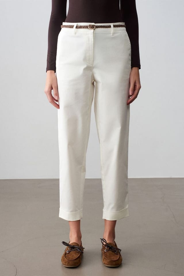 Dilvin Dilvin Women's Belted Straight-leg Gabardine Chinos in Off-White - 3