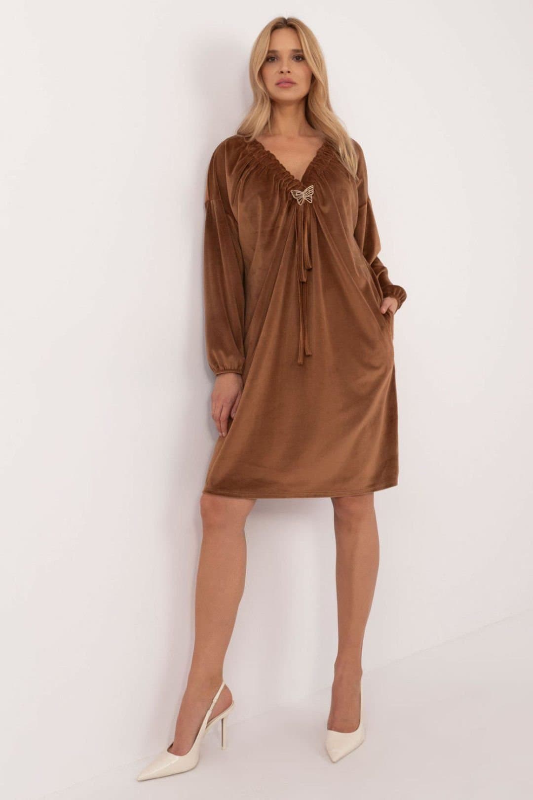 Love Lace Love Lace Women's Velour Everyday Heart Neck Dress with Tag in Brown