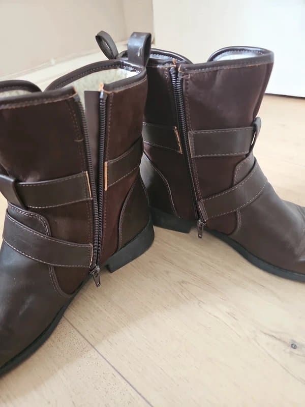 New Look Womens leather and suede look ankle boots with fleece lining