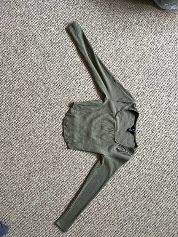 New Look Green long sleeve crop top
