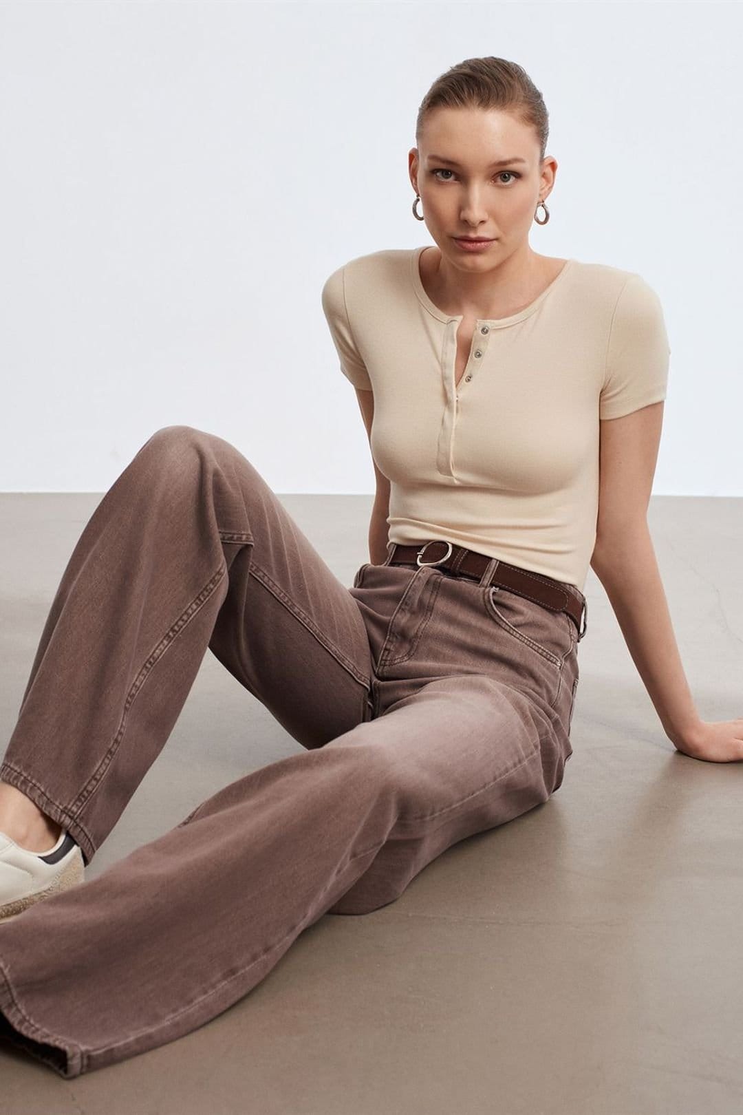 Dilvin Dilvin Women's High-Waist Wide-Leg Cotton Denim Jeans in Brown - 4