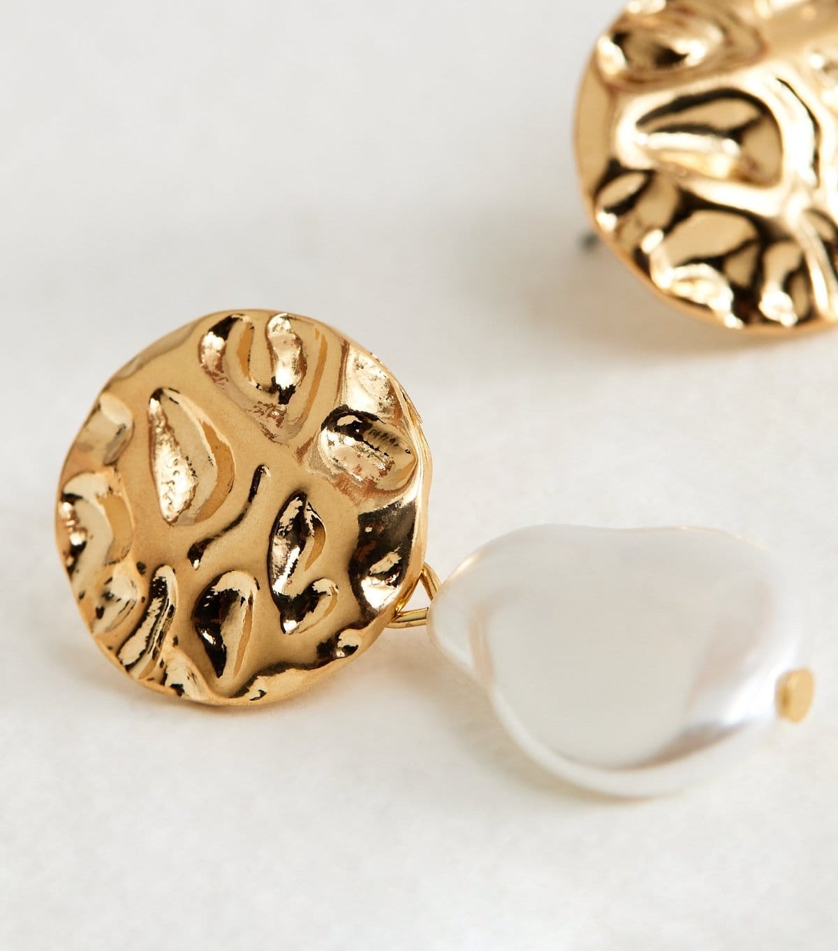 New Look Gold Tone Beaten Circle Faux Pearl Drop Earring New Look - 4