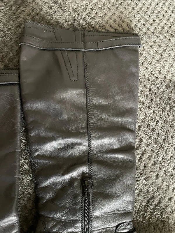 New Look Ladies New Look size 6 black leather pull up below knee