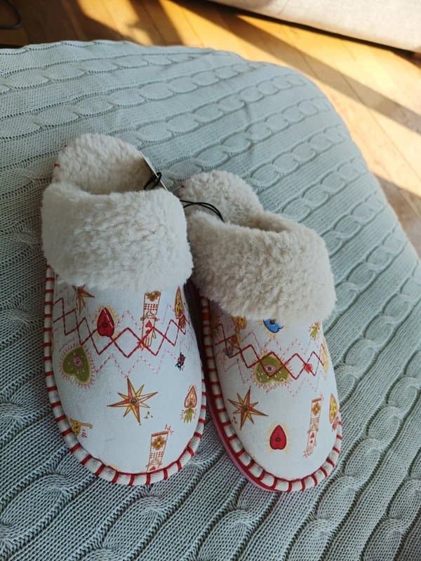Never Fully Dressed Never Fully Dressed slippers brand new size 5 -6
